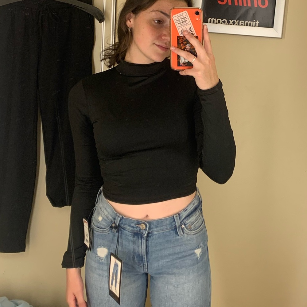 Black open back long sleeve crop top